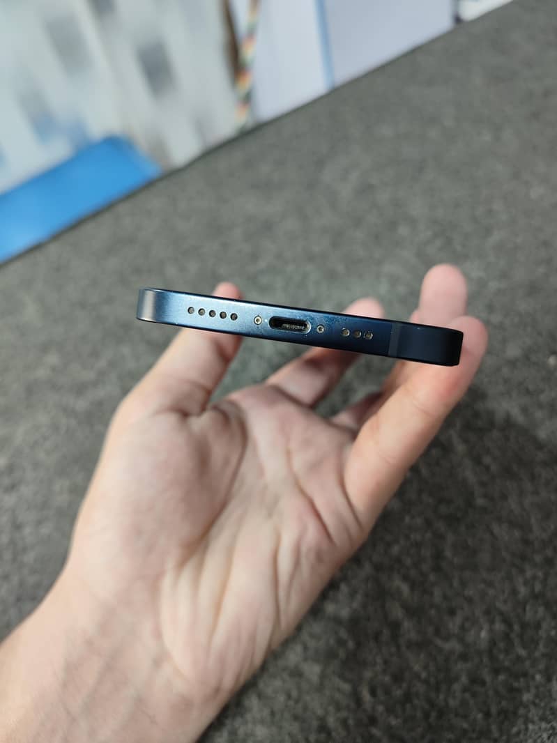Apple iPhone 12 6
