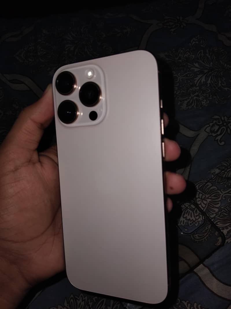 Apple iPhone 16 Pro Max 0