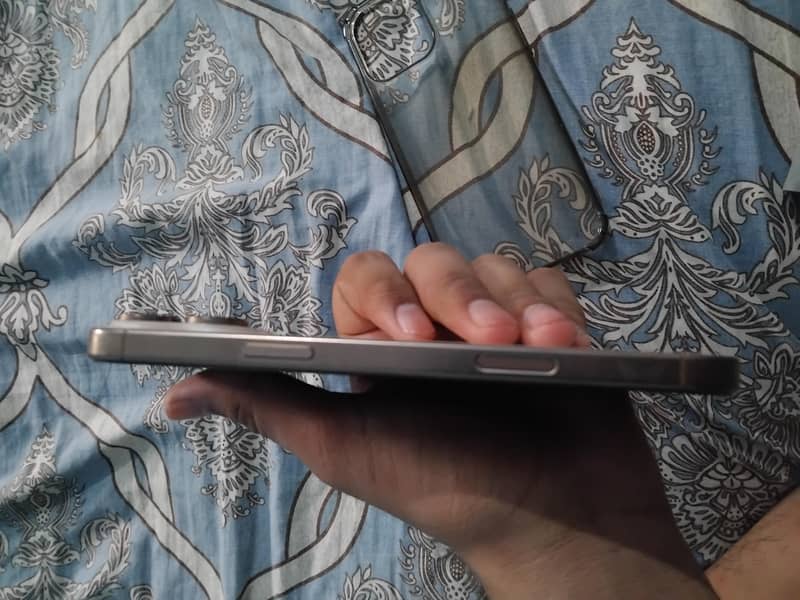 Apple iPhone 16 Pro Max 3