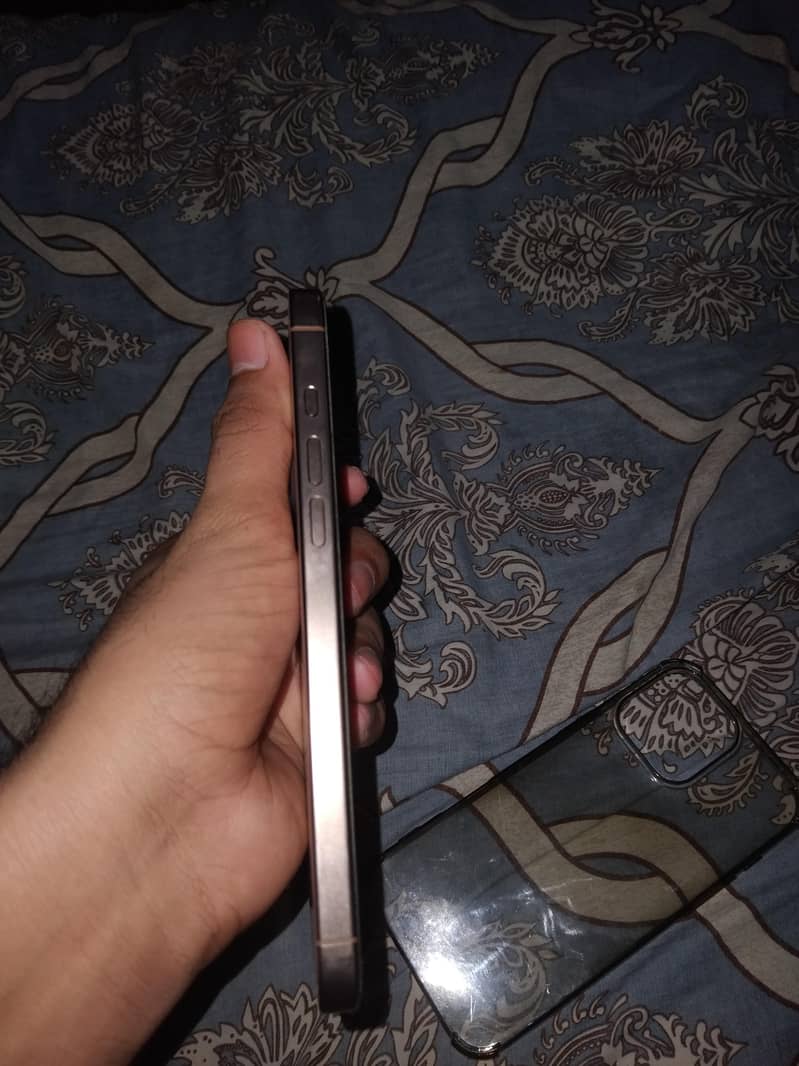 Apple iPhone 16 Pro Max 5