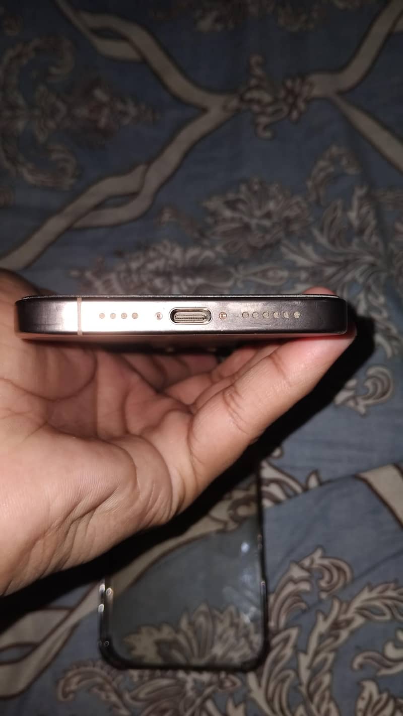 Apple iPhone 16 Pro Max 6