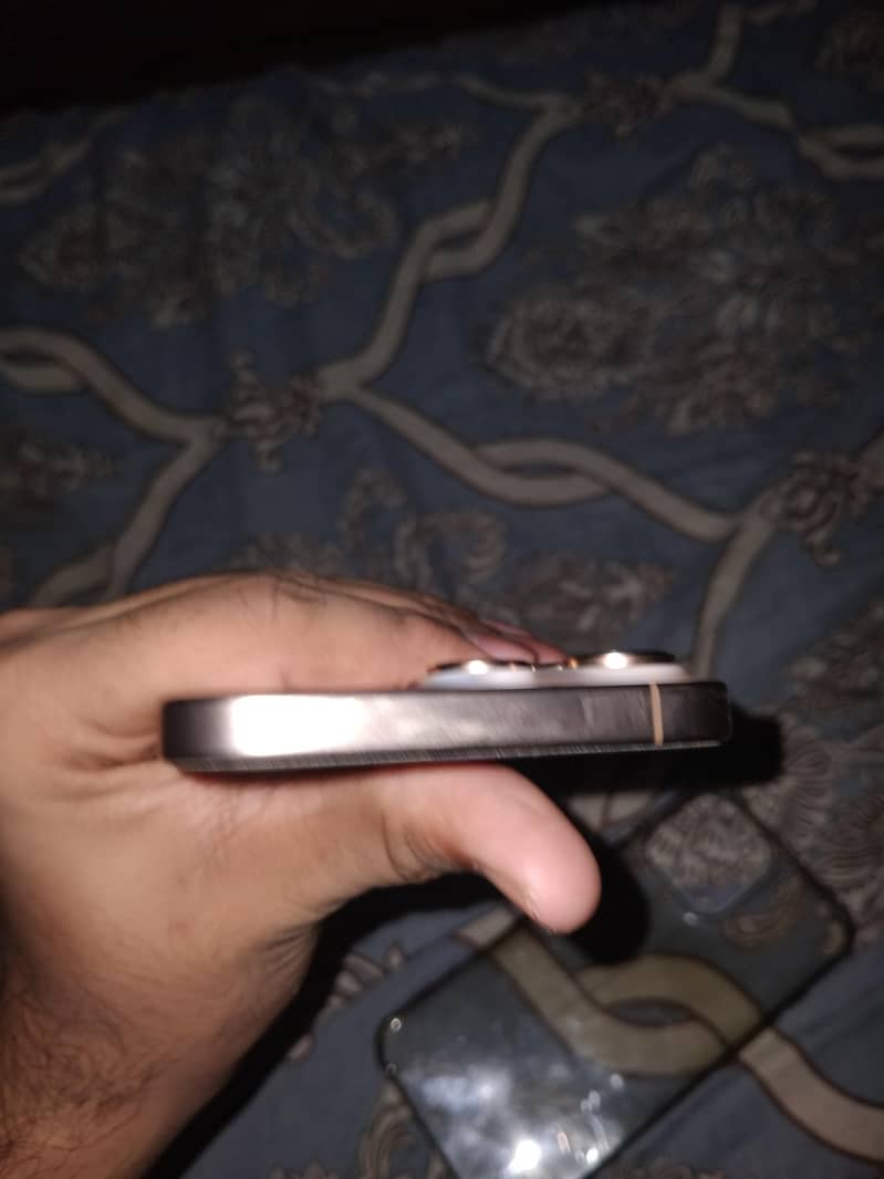 Apple iPhone 16 Pro Max 7