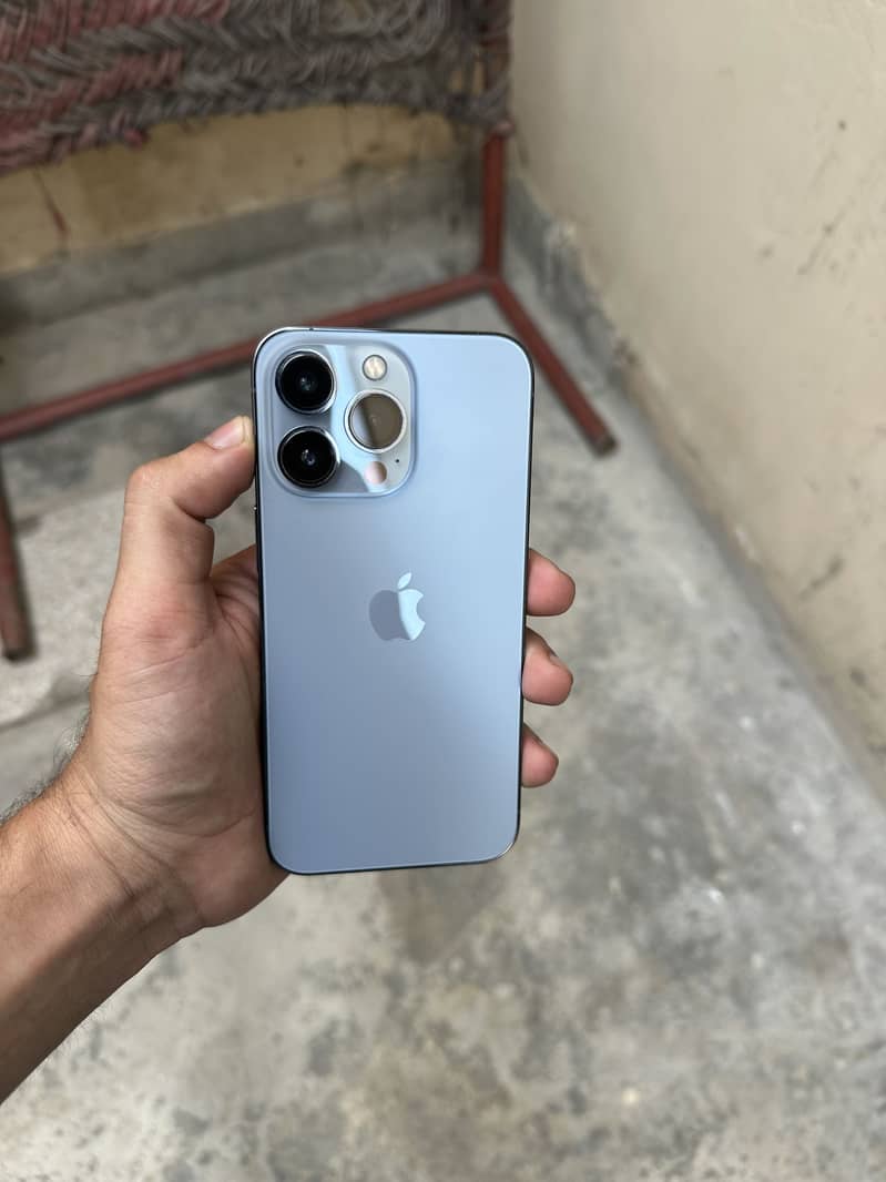 Apple iPhone 13 Pro 1