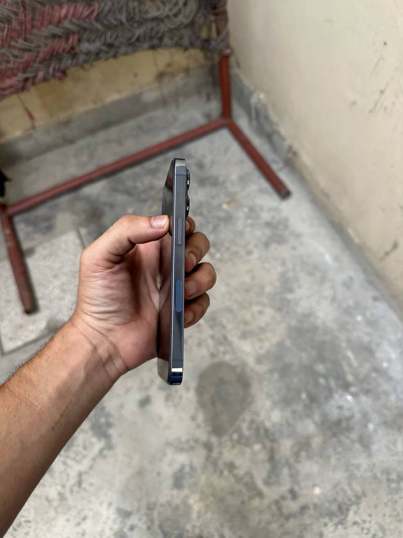 Apple iPhone 13 Pro 2