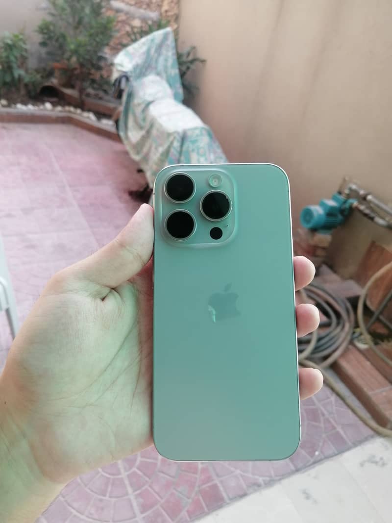 Apple iPhone 15 Pro 0