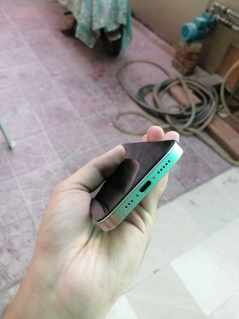 Apple iPhone 15 Pro 2