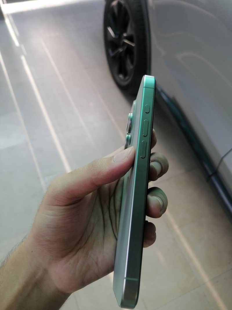 Apple iPhone 15 Pro 4