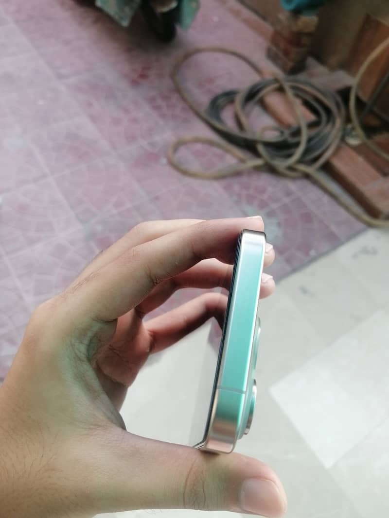Apple iPhone 15 Pro 6