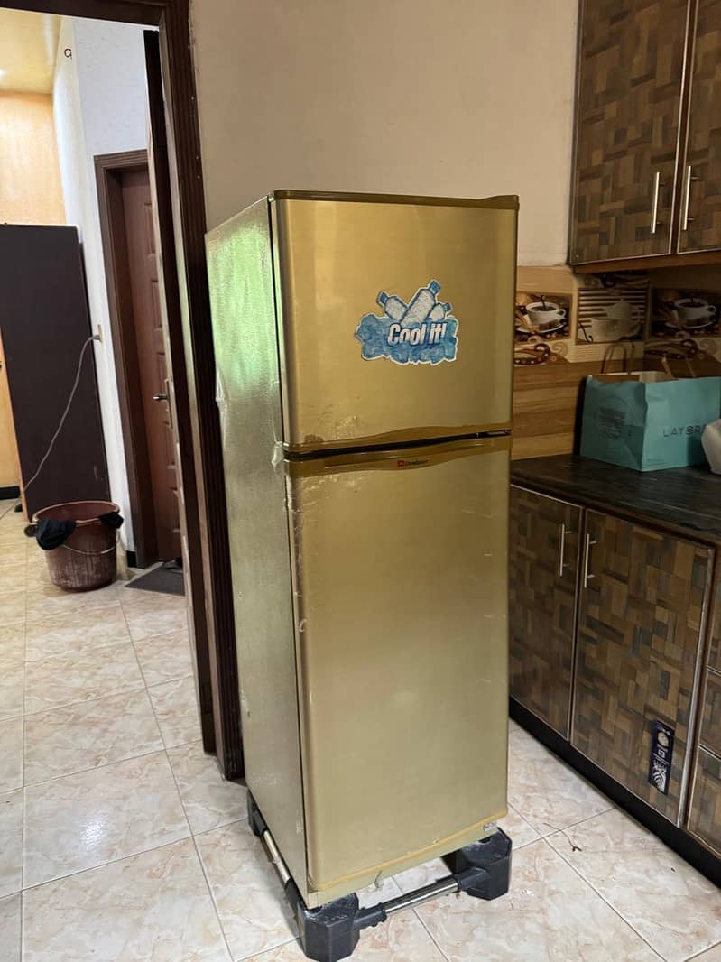 medium size fridge 0