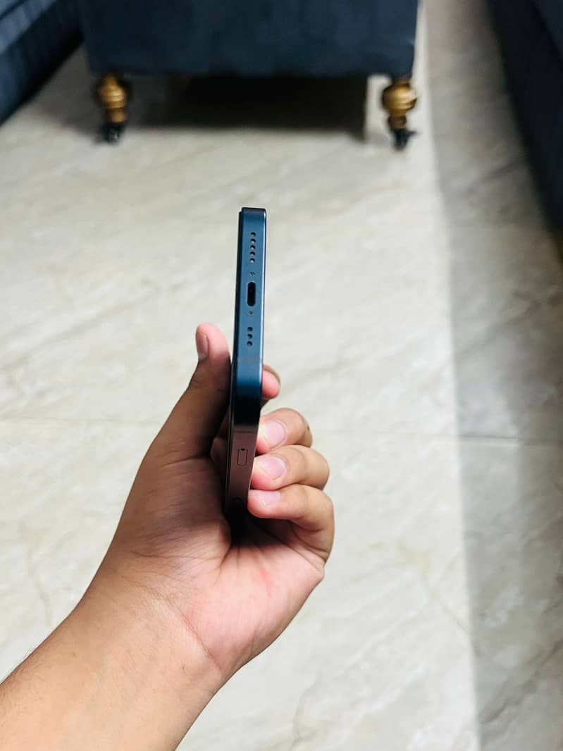Apple iPhone 13 2