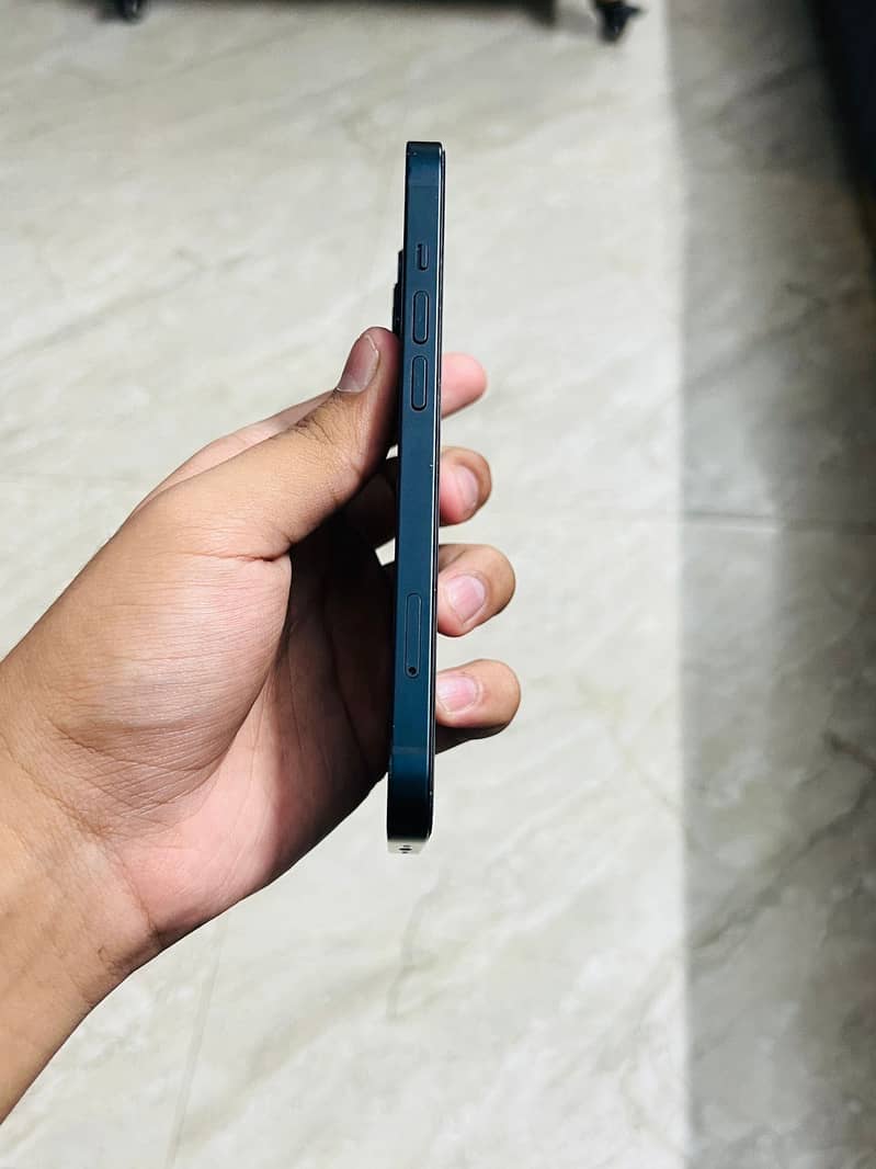 Apple iPhone 13 4
