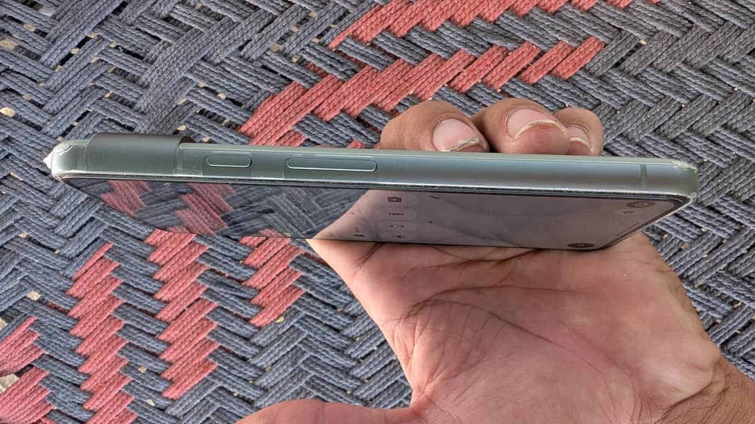 Google Pixel 8 5