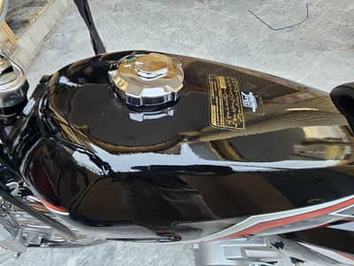 10 /10 5 star 125  tanki  black colour new edition k