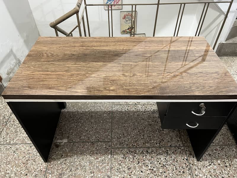 Computer table for sale 0
