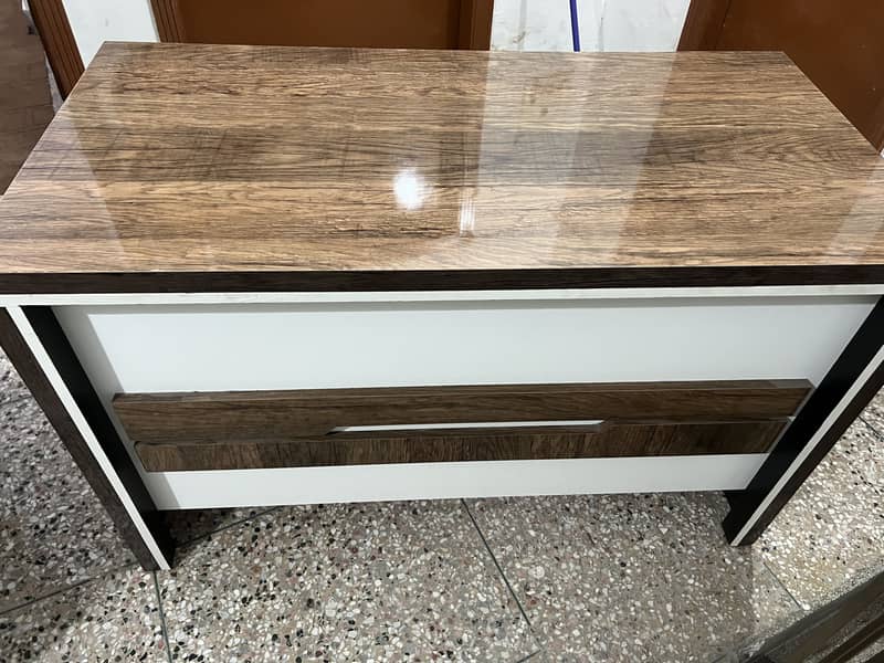 Computer table for sale 1