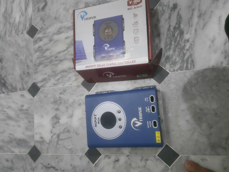 MPPT SOLAR CHARGE CONTROLLER 1