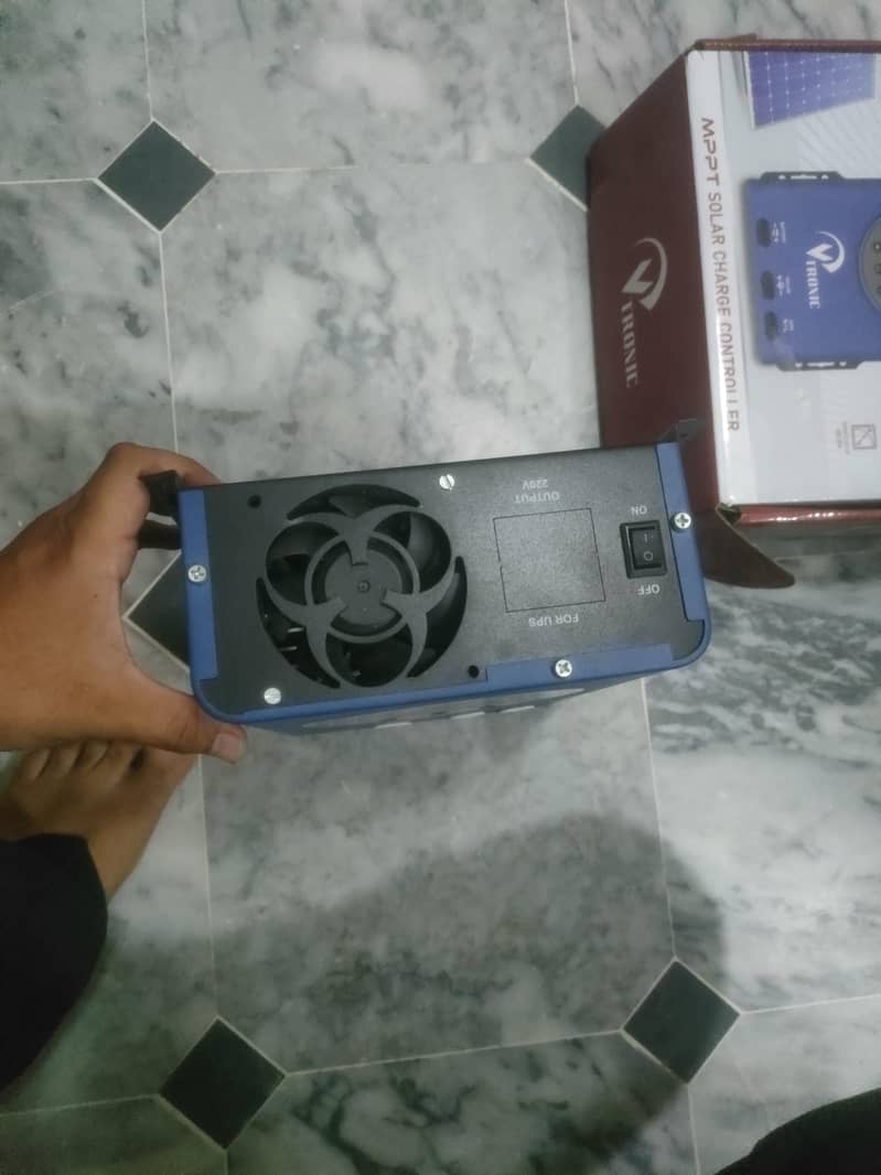 MPPT SOLAR CHARGE CONTROLLER 2