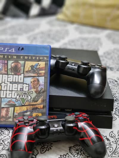Ps4 2 controllers one game 500GB