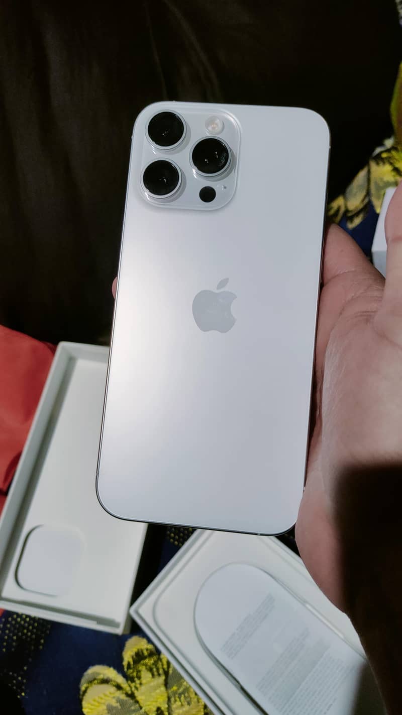Apple iPhone 16 Pro Max 0
