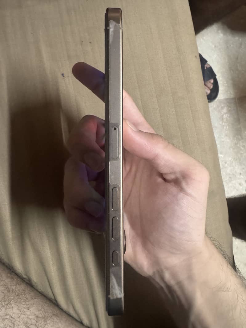 Apple iPhone 16 Pro Max 5