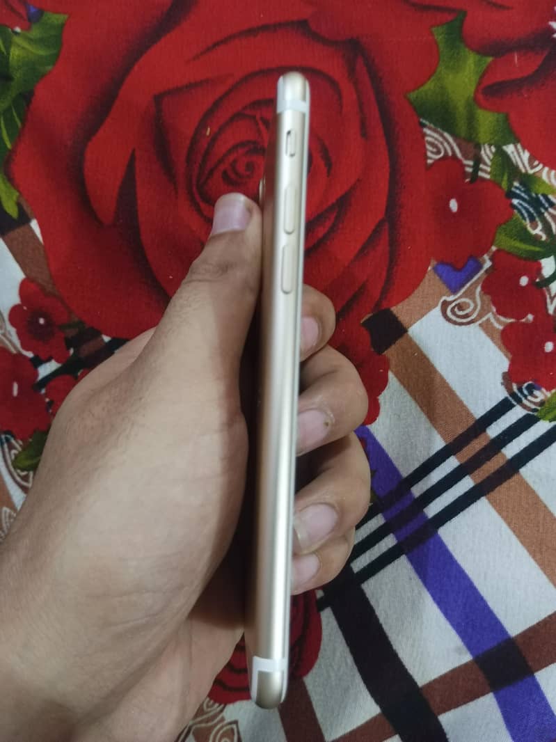 Apple iPhone 7 2