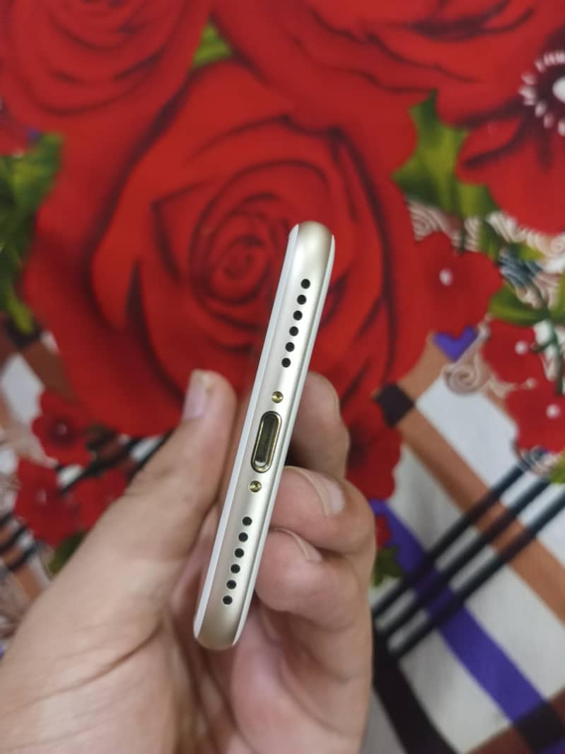 Apple iPhone 7 3