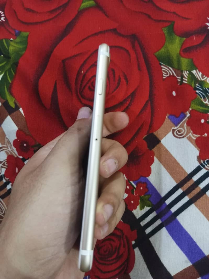 Apple iPhone 7 4