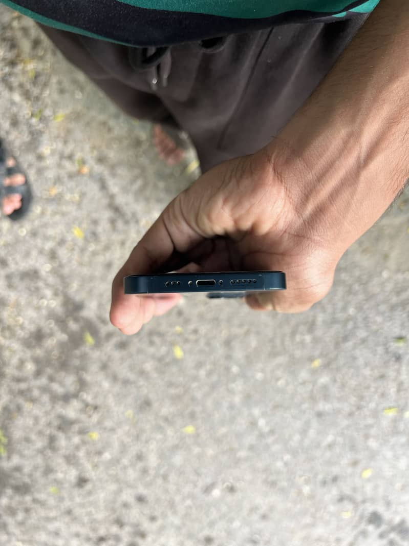 Apple iPhone 13 2