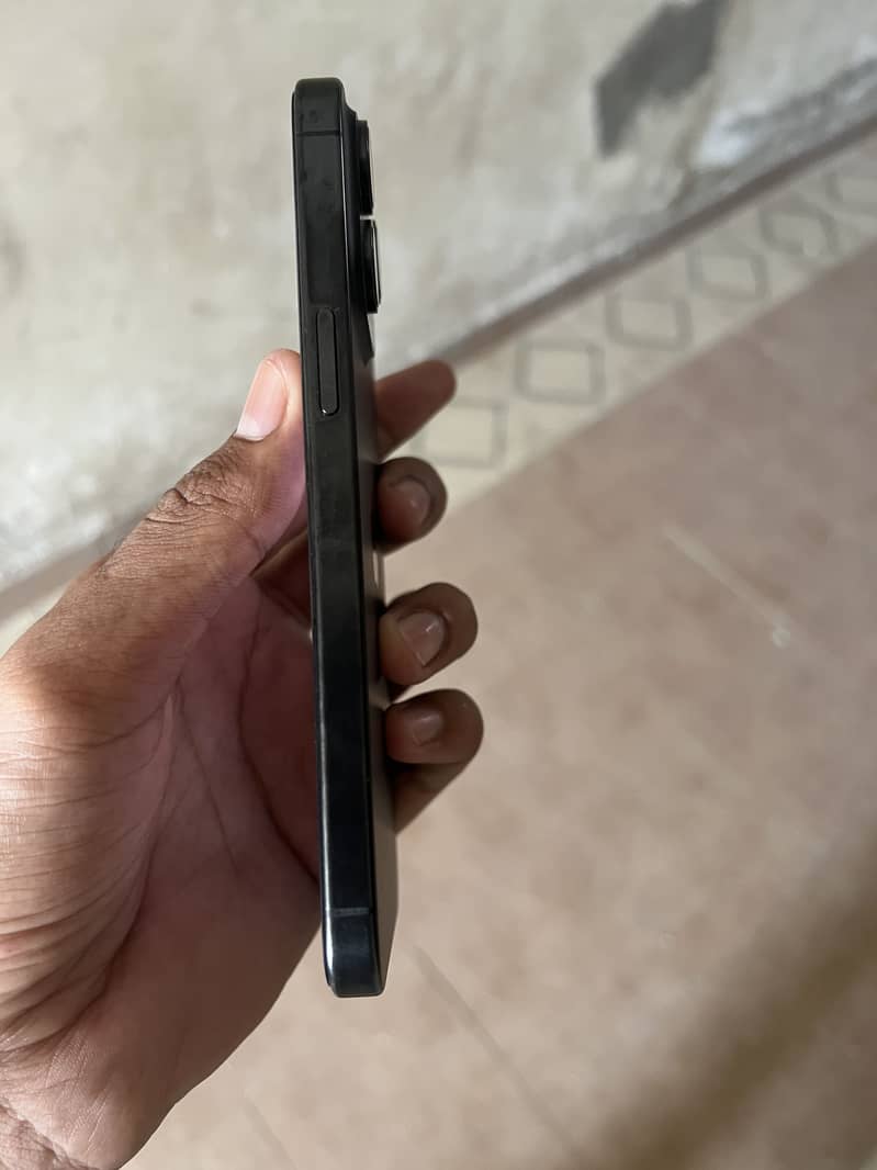 Apple iPhone 15 Pro Max 3