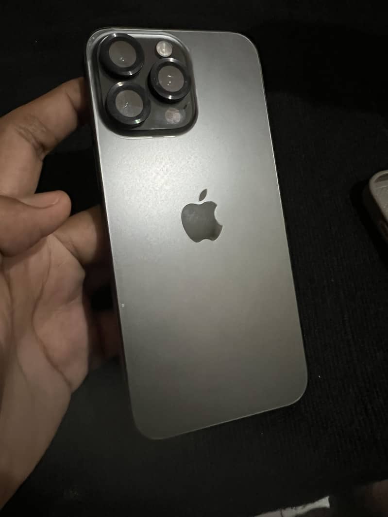 Apple iPhone 15 Pro Max 5