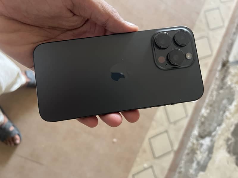 Apple iPhone 15 Pro Max 9