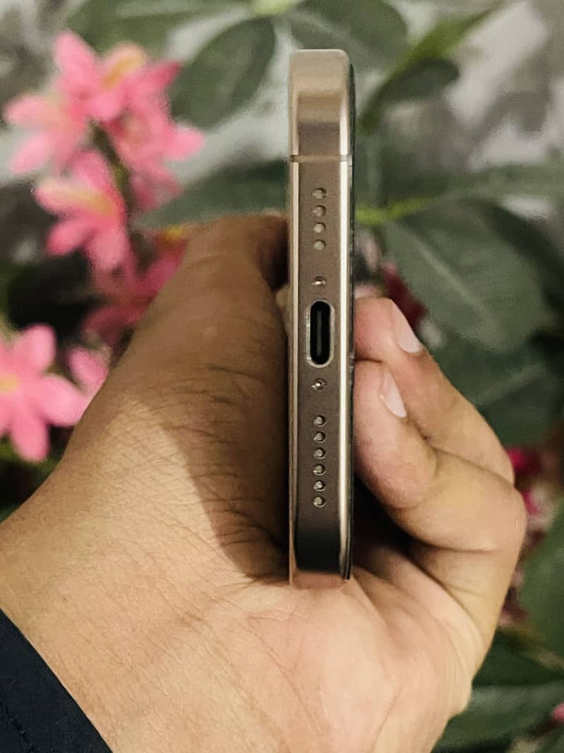 Apple iPhone 16 Pro Max 5