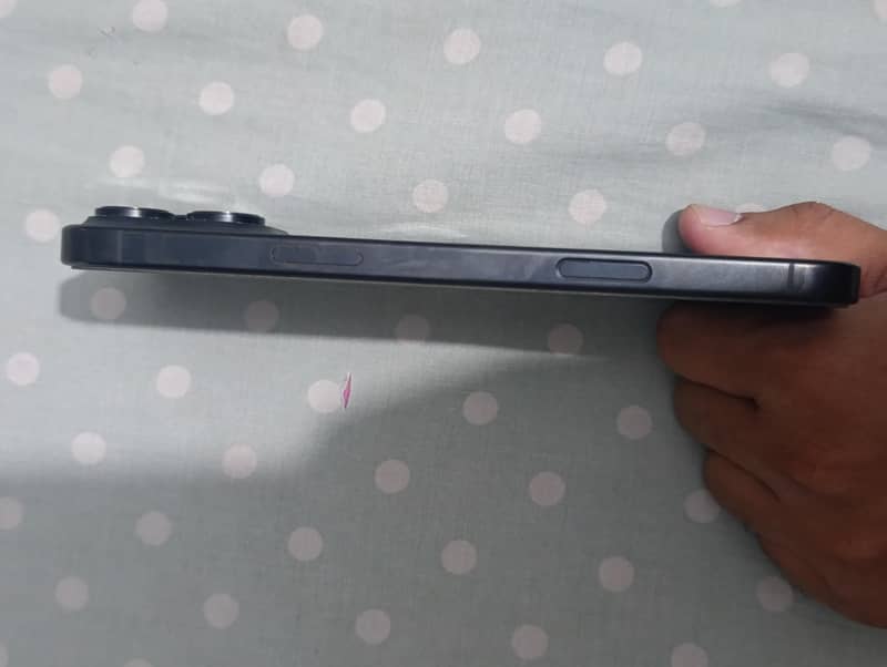 Apple iPhone 16 Pro Max 2