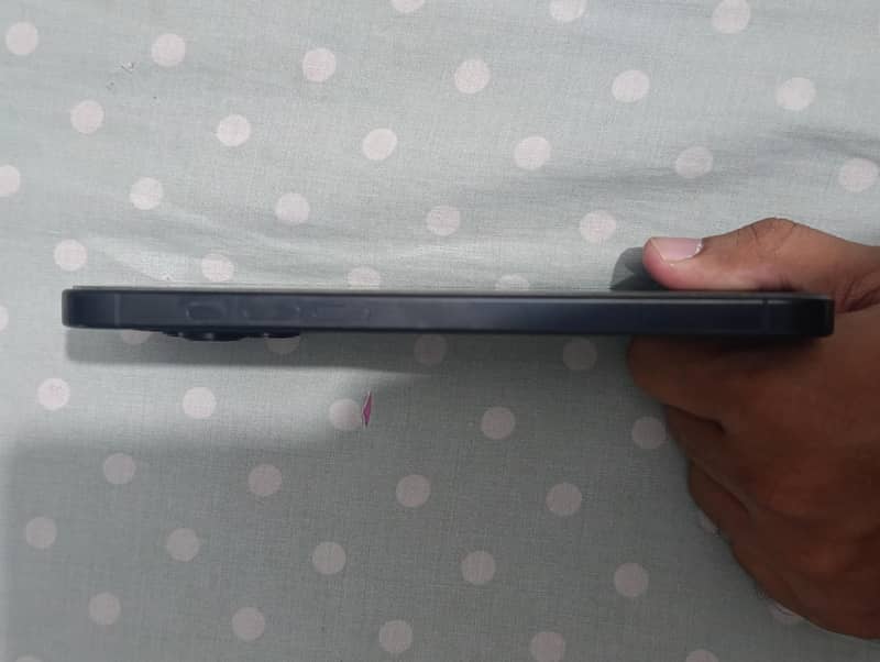 Apple iPhone 16 Pro Max 3