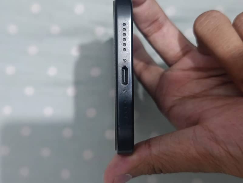 Apple iPhone 16 Pro Max 4