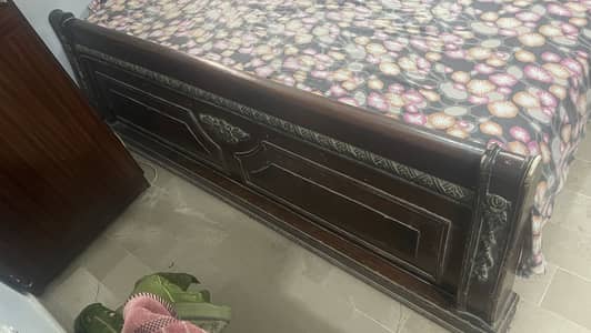 3 pieces jumbo Hard Brown wood Bed seat Draising table Divider