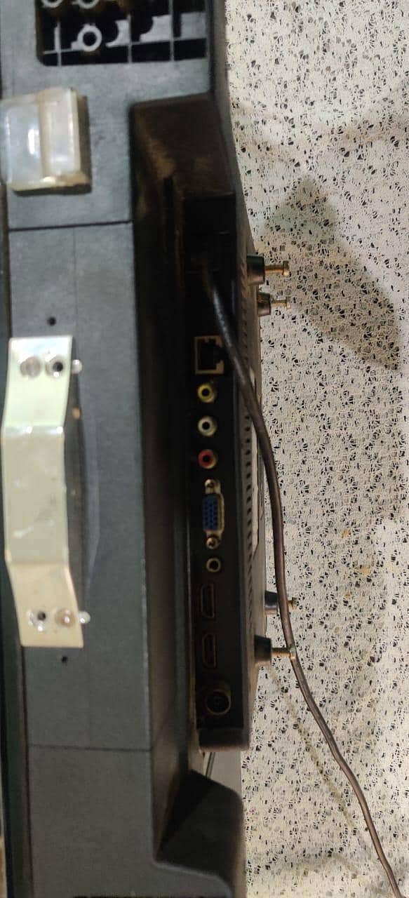 32Inch lcd 1