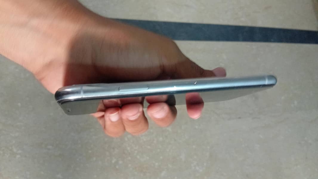 Apple iPhone X 4