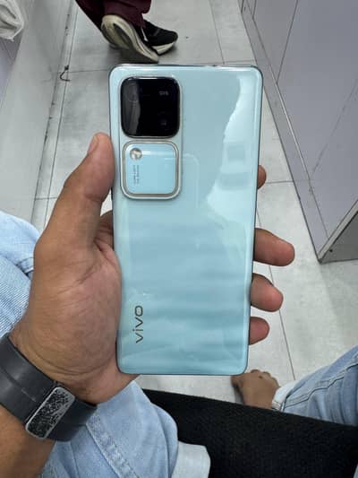 Vivo V30