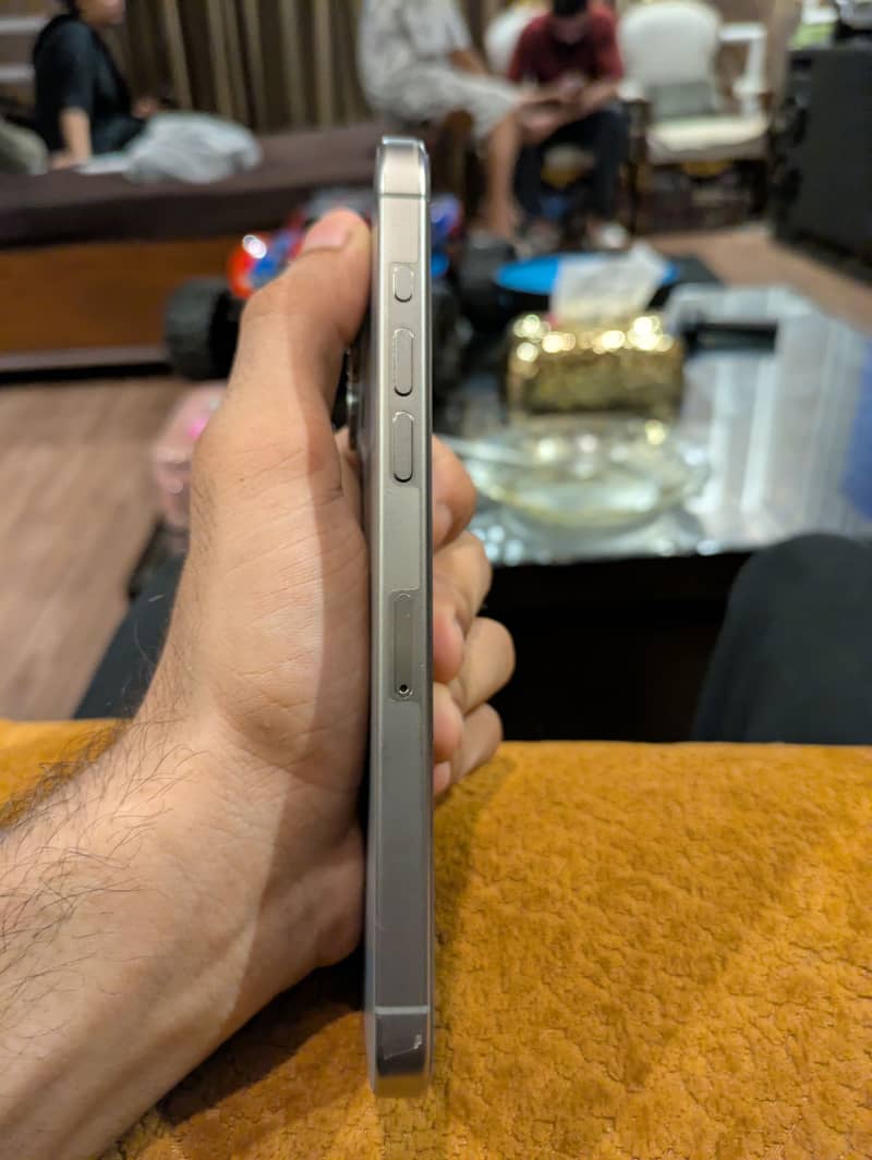 Apple iPhone 15 Pro Max 2