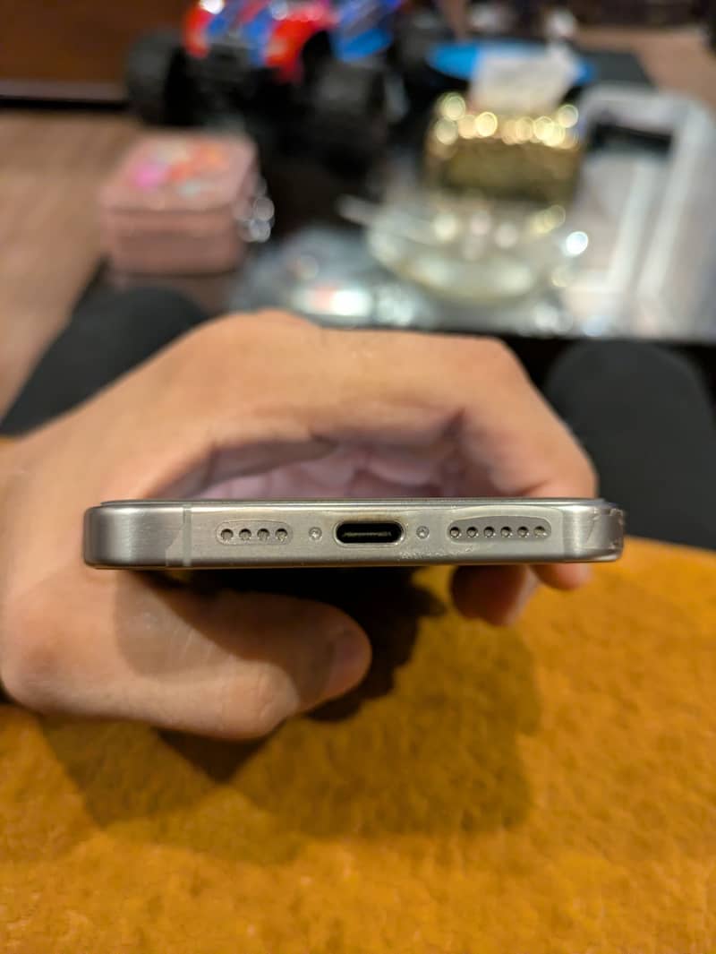 Apple iPhone 15 Pro Max 4