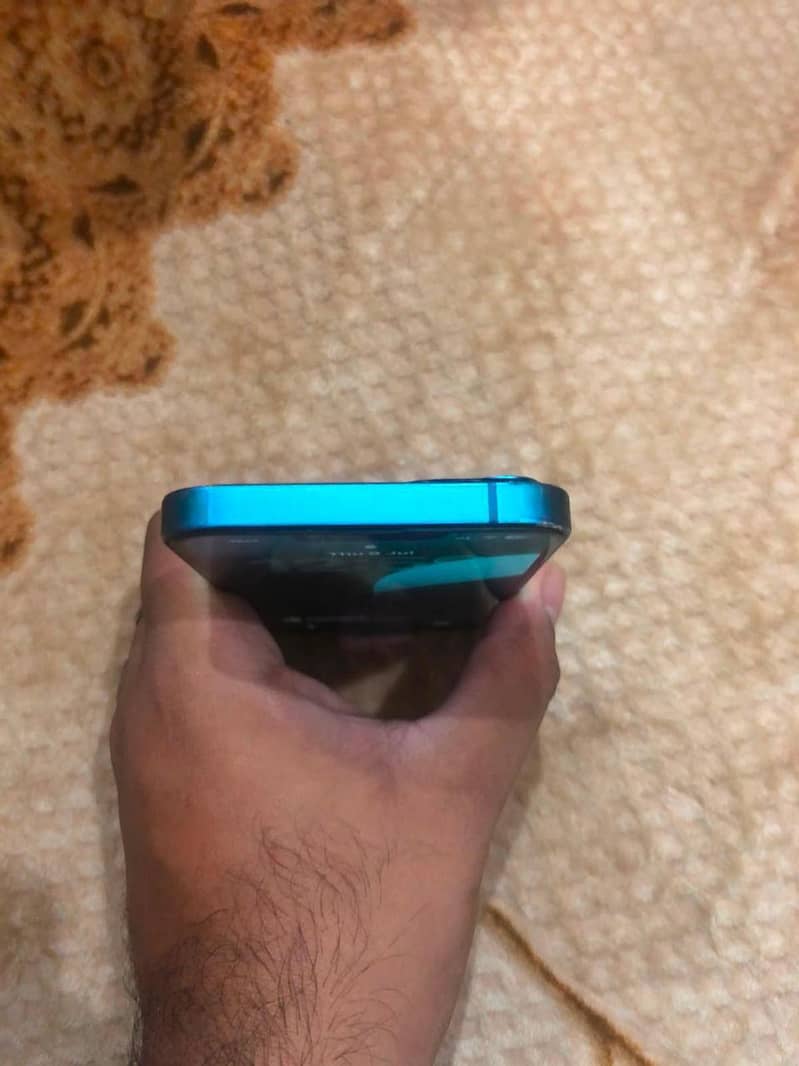 Apple iPhone 13 2