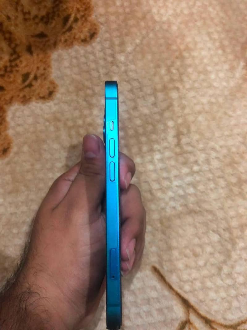 Apple iPhone 13 4