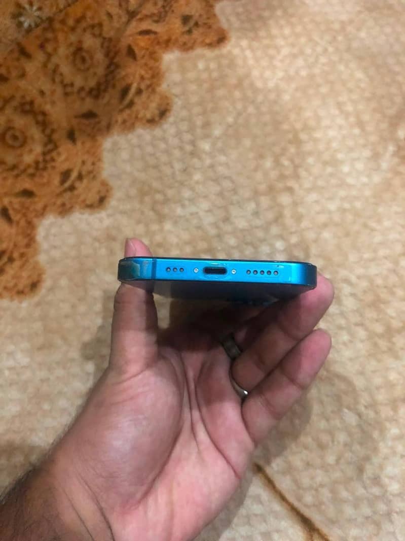Apple iPhone 13 5
