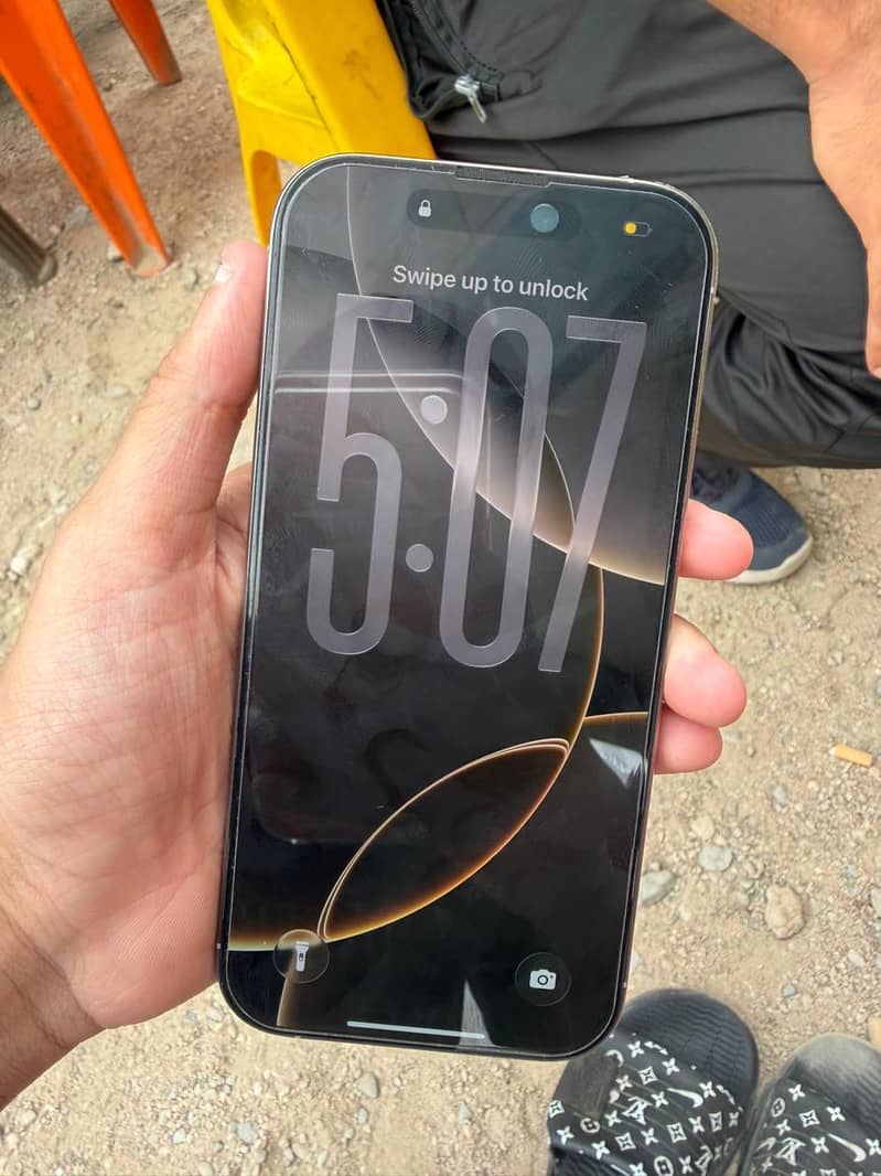 Apple iPhone 16 Pro 2