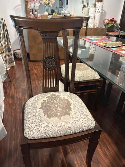 Sheshum glass top dinning table