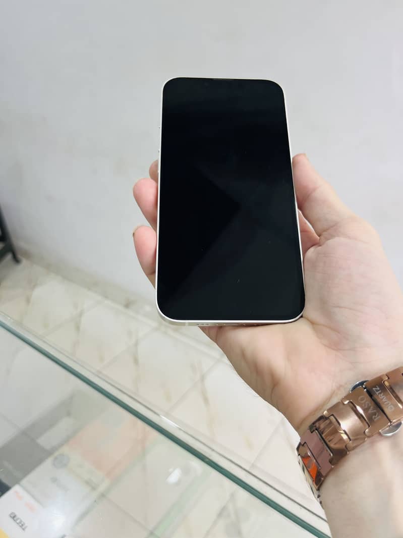 Apple iPhone 13 1