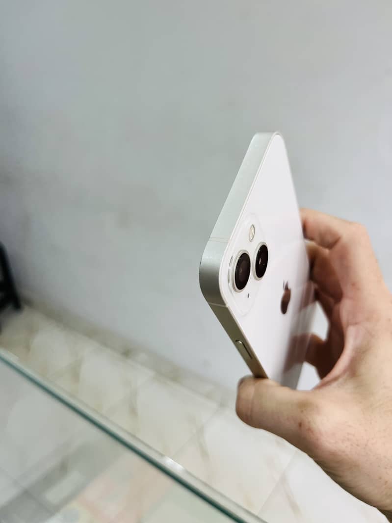 Apple iPhone 13 2