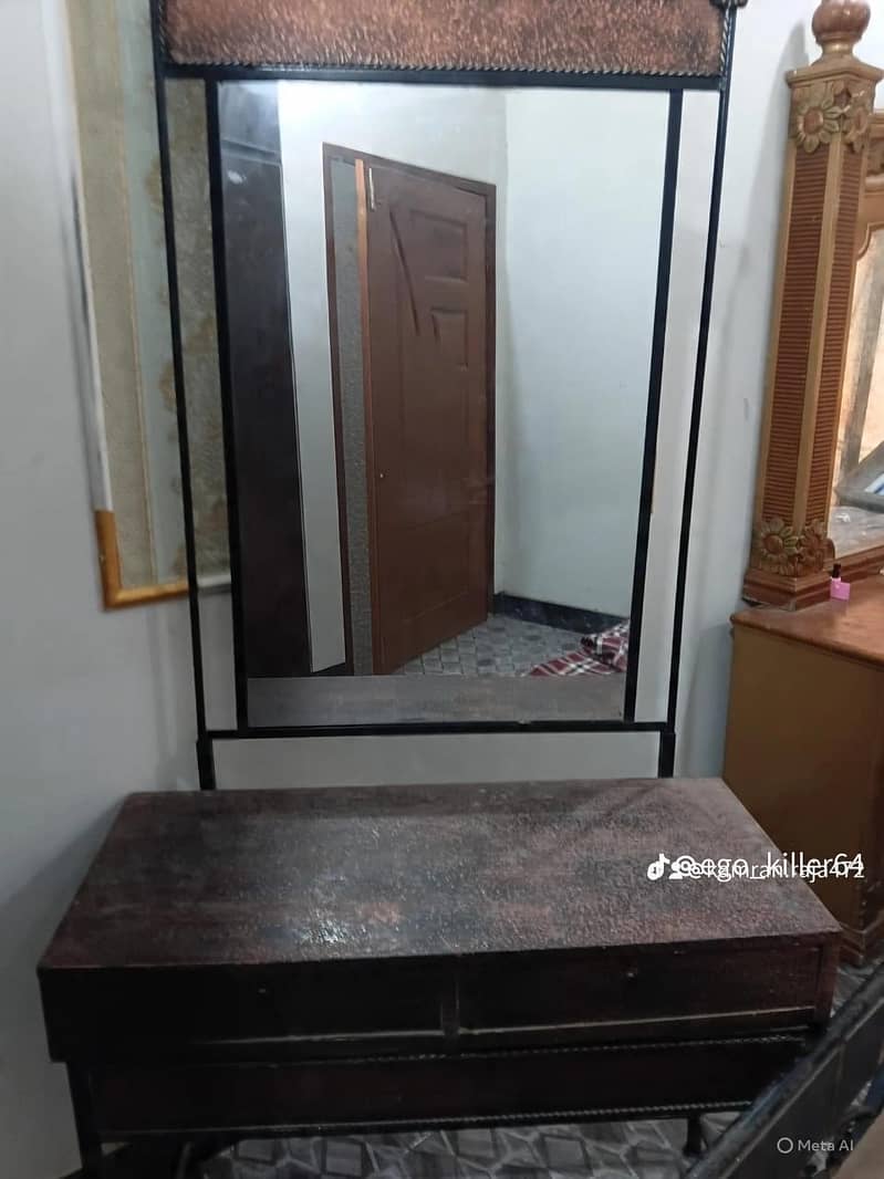 Bed & Dressing Table 0