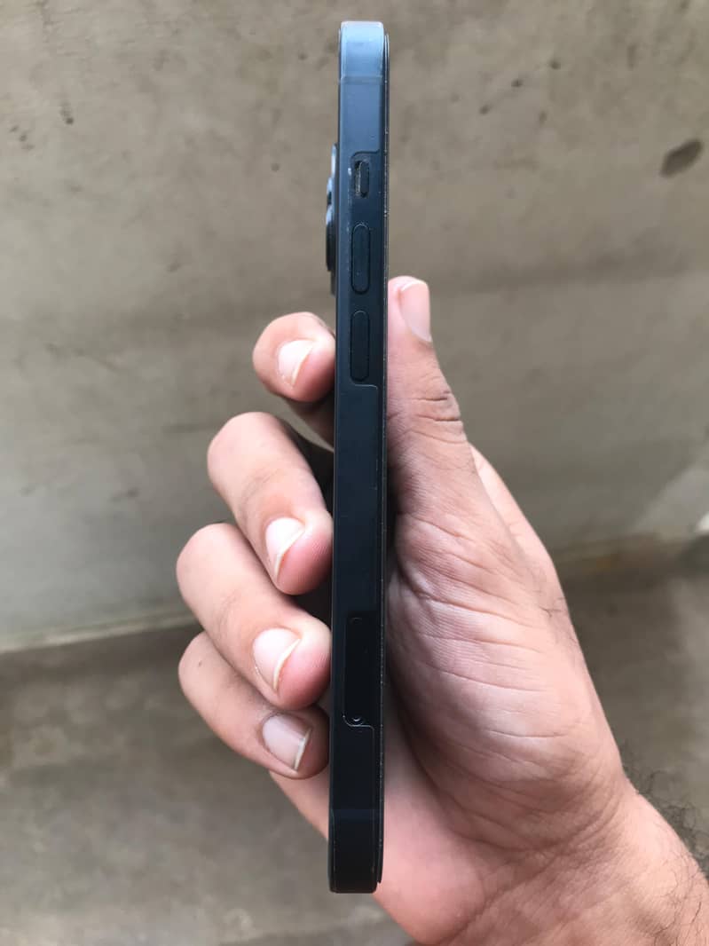 Apple iPhone 13 1